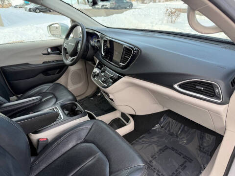 2022 Chrysler Pacifica Touring L