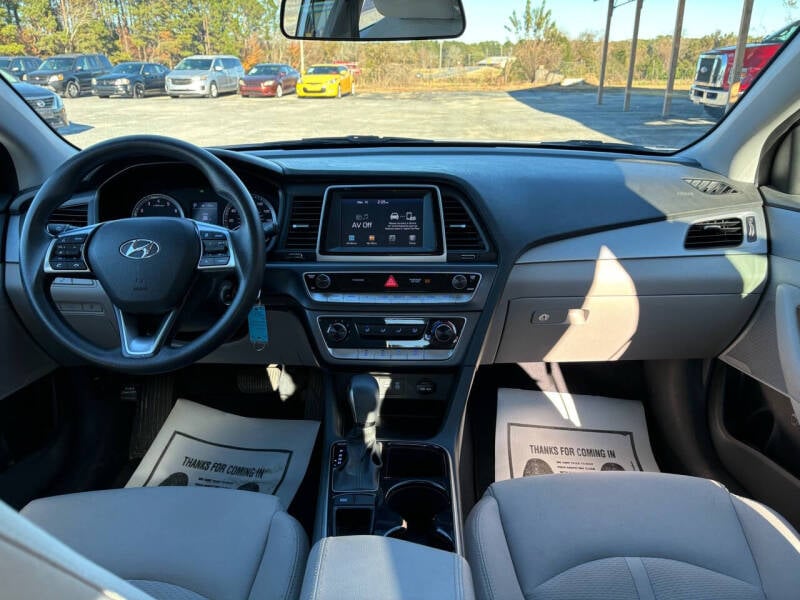 2018 Hyundai Sonata SE photo 11