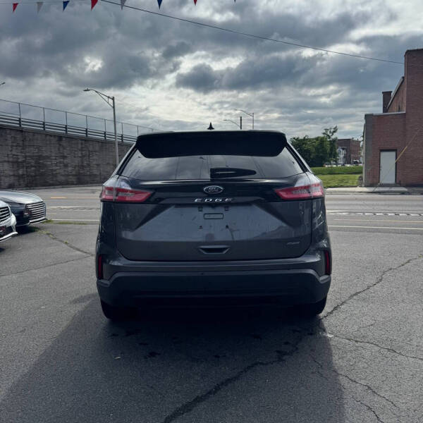 2021 Ford Edge SE