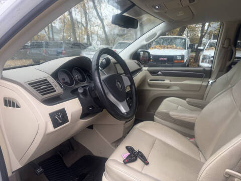 2010 Volkswagen Routan SE