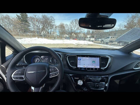 2025 Chrysler Pacifica Select
