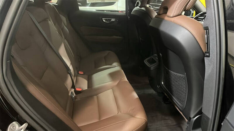 2023 Volvo XC60 B5 Plus Bright Theme
