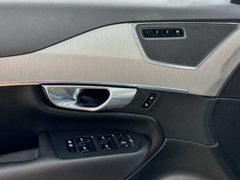 2025 Volvo XC90 B5 Core Bright Theme