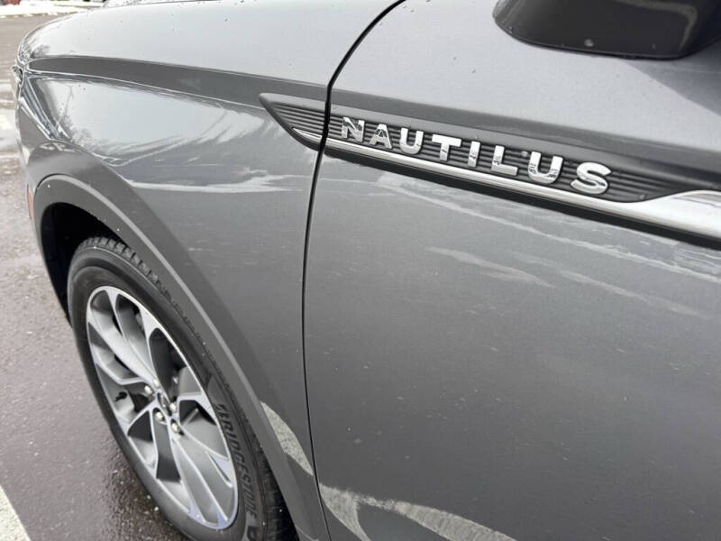 2022 Lincoln Nautilus Reserve