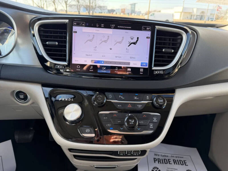 2024 Chrysler Pacifica Touring L