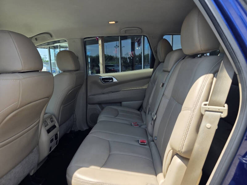 2017 Nissan Pathfinder SL