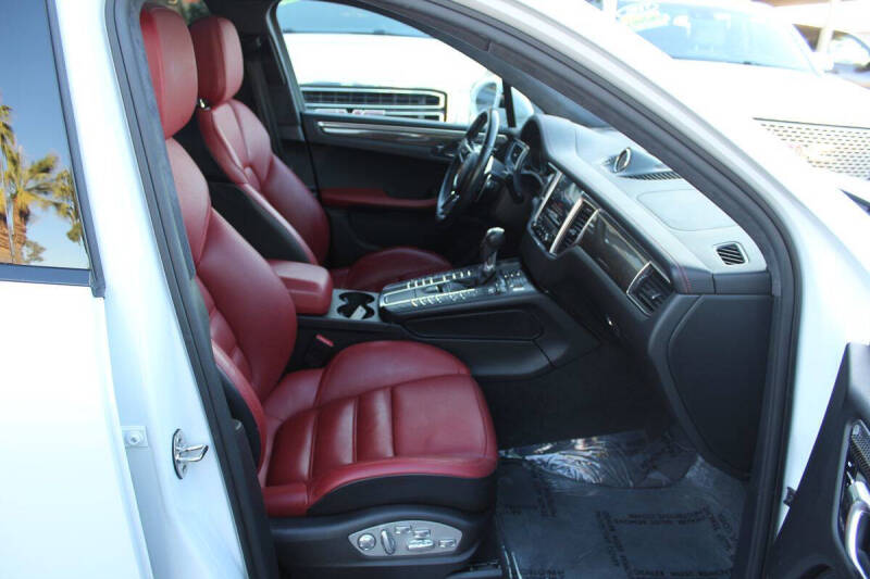 2017 Porsche Macan