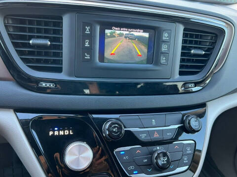 2017 Chrysler Pacifica LX