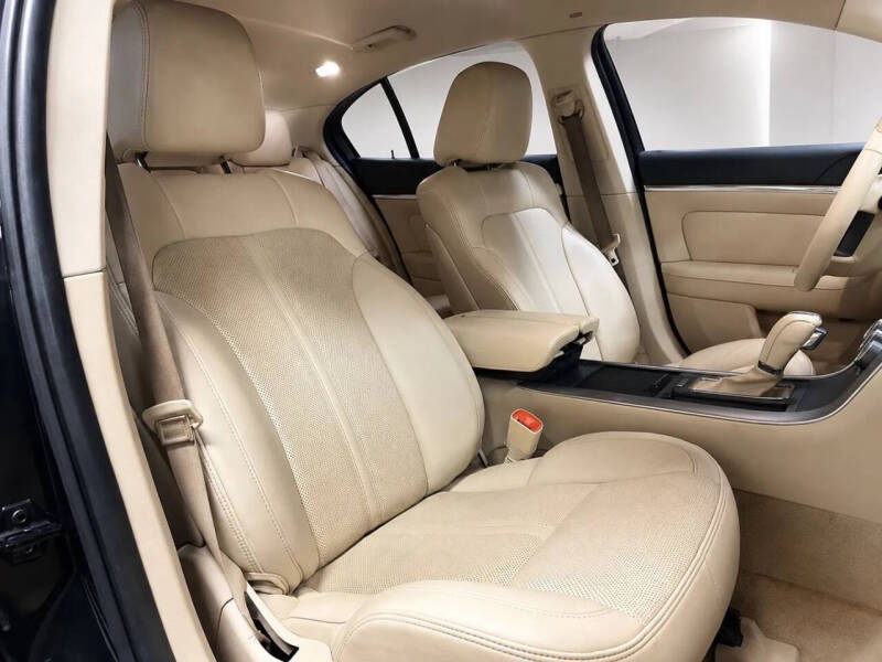 2011 Lincoln MKS