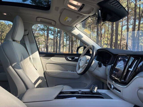 2024 Volvo XC60 B5 Plus Dark Theme