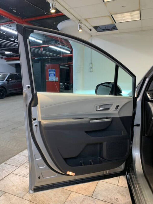 2023 Toyota Sienna Limited 7-Passenger
