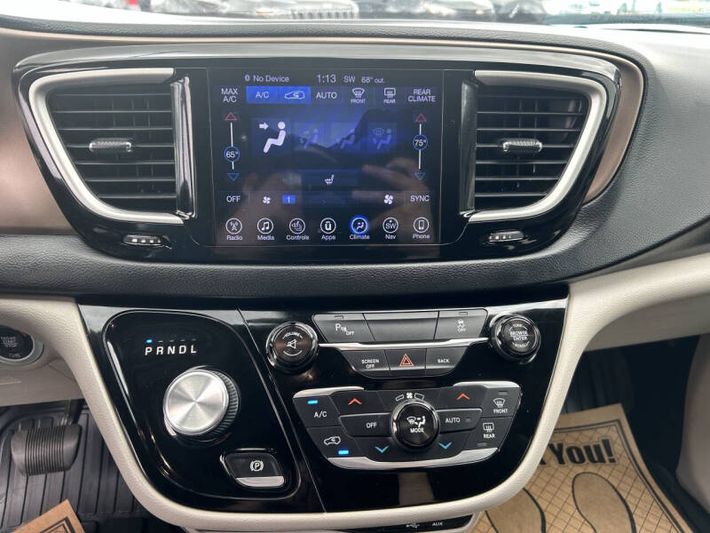 2017 Chrysler Pacifica Touring-L