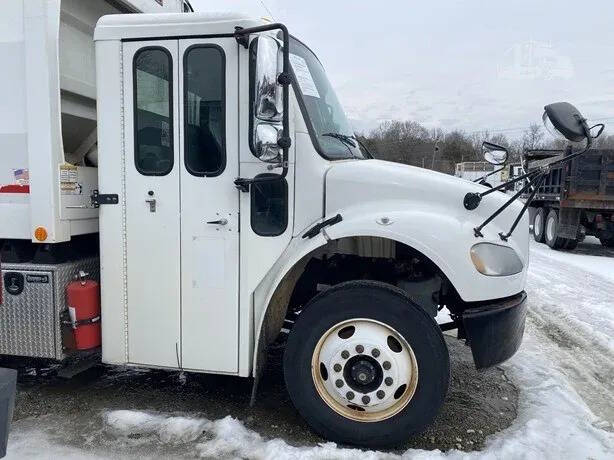 2015 Freightliner M2 106