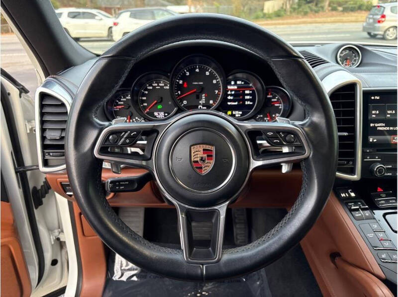 2017 Porsche Cayenne Platinum Edition