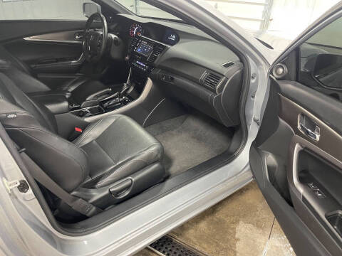 2017 Honda Accord EX-L w/Navi w/Honda Sensing