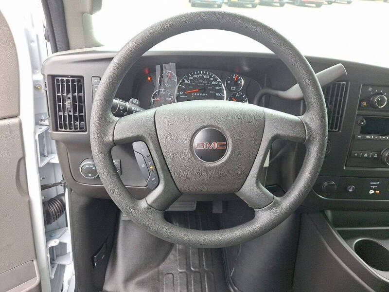 2025 GMC Savana 2500