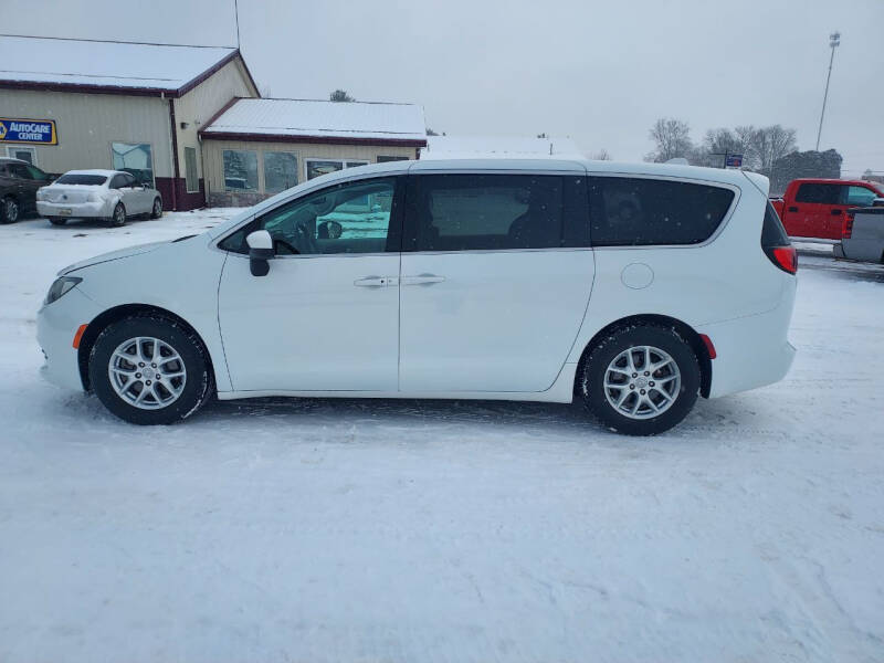 2017 Chrysler Pacifica for sale at Steve Winnie Auto Sales in Edmore MI
