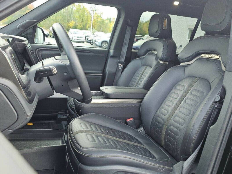 2023 Rivian R1S Adventure