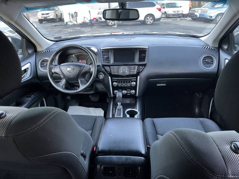 2018 Nissan Pathfinder SV