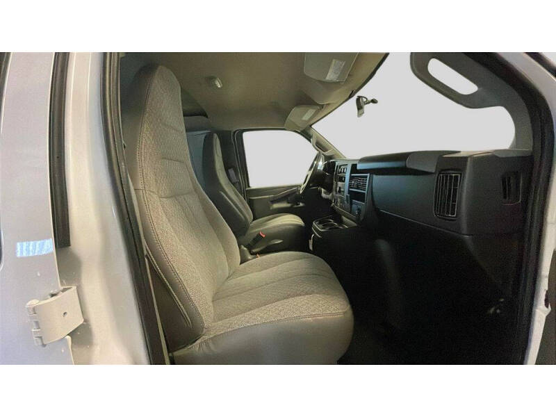 2025 GMC Savana 3500