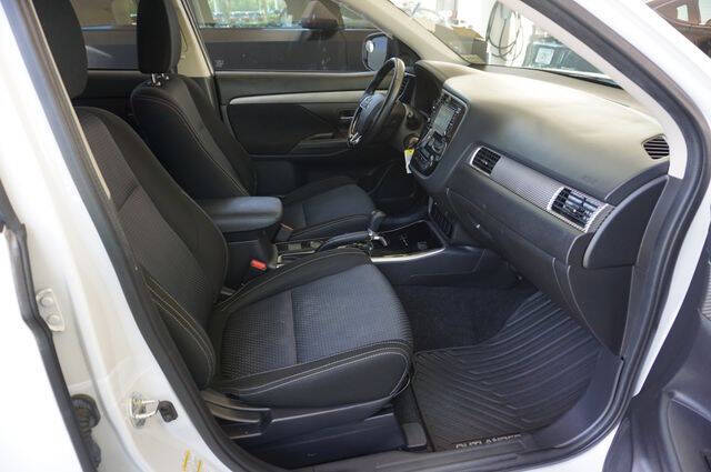 2017 Mitsubishi Outlander ES