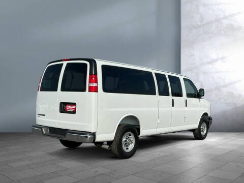 2025 Chevrolet Express LT 3500