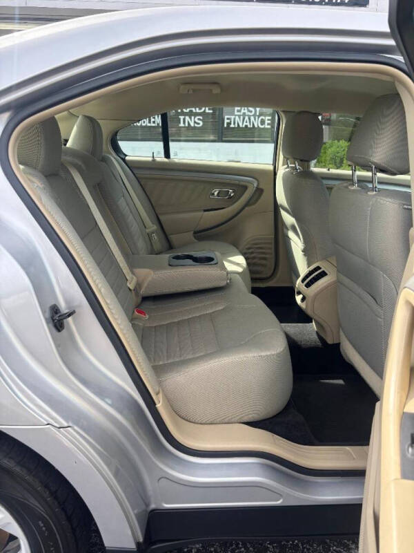 2018 Ford Taurus SE