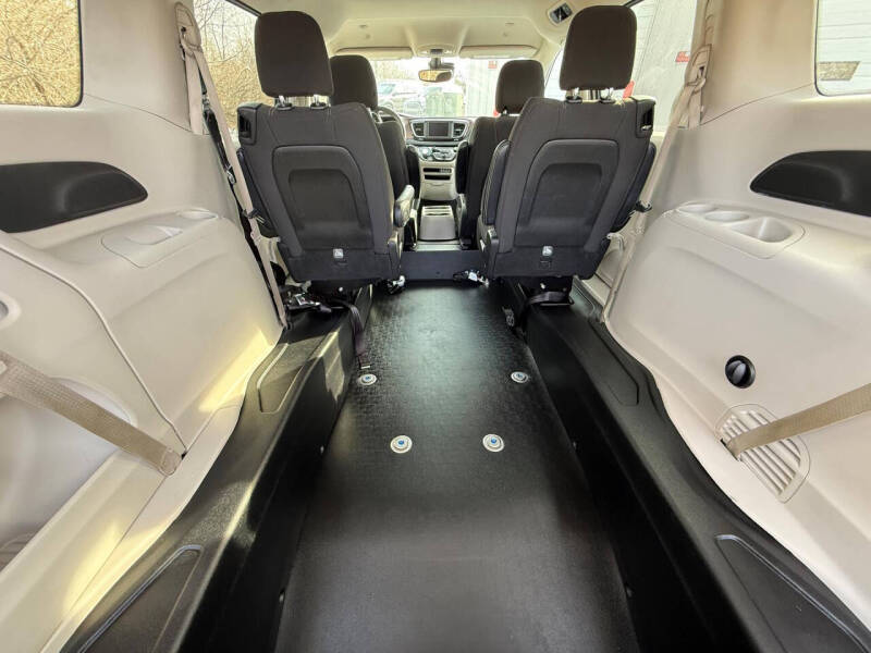 2023 Chrysler Voyager LX