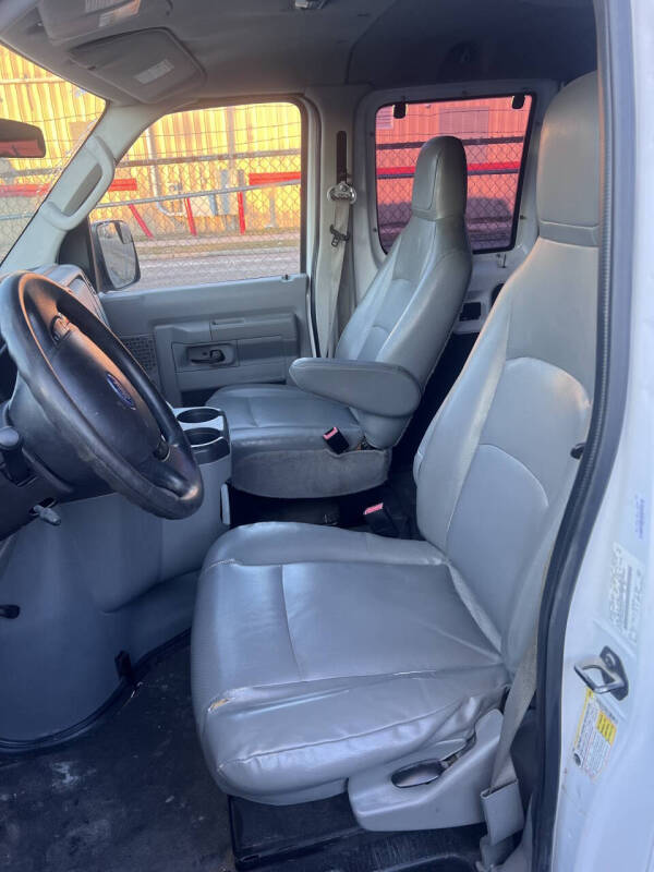 2011 Ford E-Series E-150 XLT