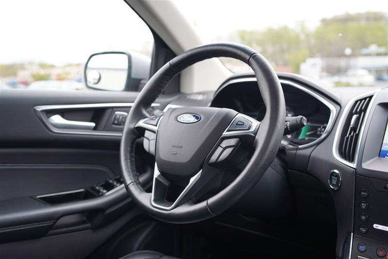 2020 Ford Edge Titanium