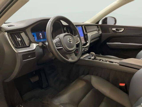 2025 Volvo XC60 B5 Core Dark Theme