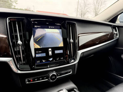 2017 Volvo S90 T5 Momentum