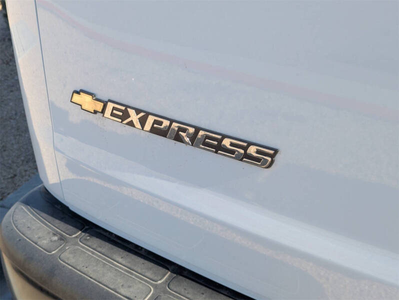 2025 Chevrolet Express 2500