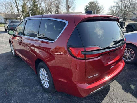 2026 Chrysler Pacifica Select