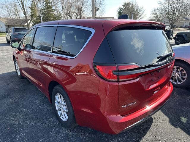 2026 Chrysler Pacifica Select