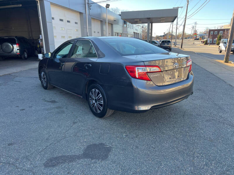 2014 Toyota Camry LE photo 15