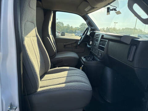 2025 Chevrolet Express 2500