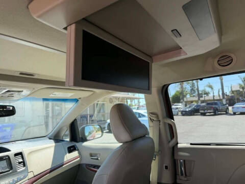 2012 Toyota Sienna XLE 8-Passenger