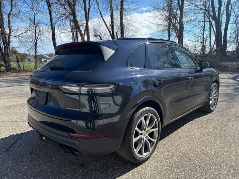 2023 Porsche Cayenne Platinum Edition