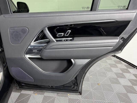 2025 Land Rover Range Rover P400 SE LWB