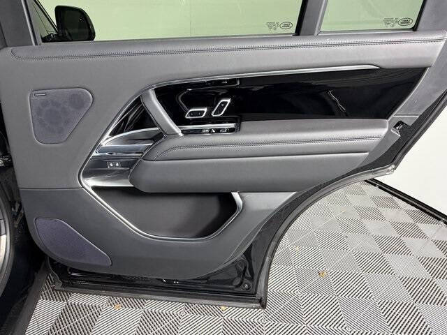 2025 Land Rover Range Rover P400 SE LWB