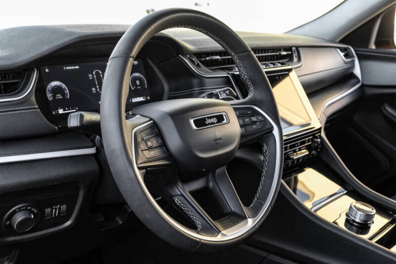 2023 Jeep Grand Cherokee L Laredo