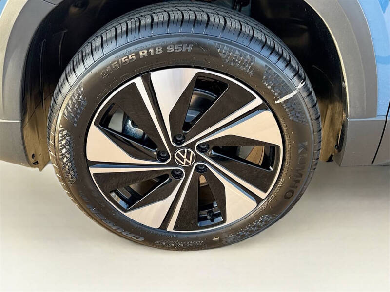 2025 Volkswagen Taos SE 4Motion