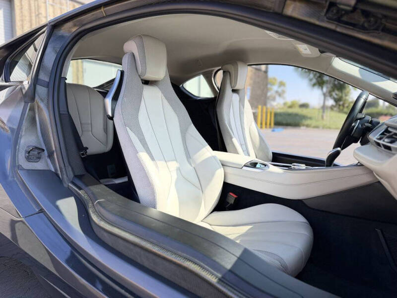2016 BMW i8
