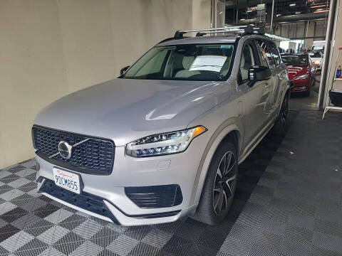 2023 Volvo XC90 Recharge T8 Plus Dark Theme