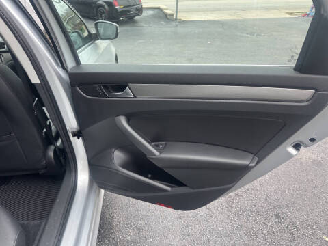 2015 Volkswagen Passat 1.8T SE