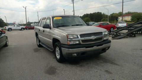 2005 Chevrolet Avalanche for sale at Kelly & Kelly Supermarket of Cars in Fayetteville NC