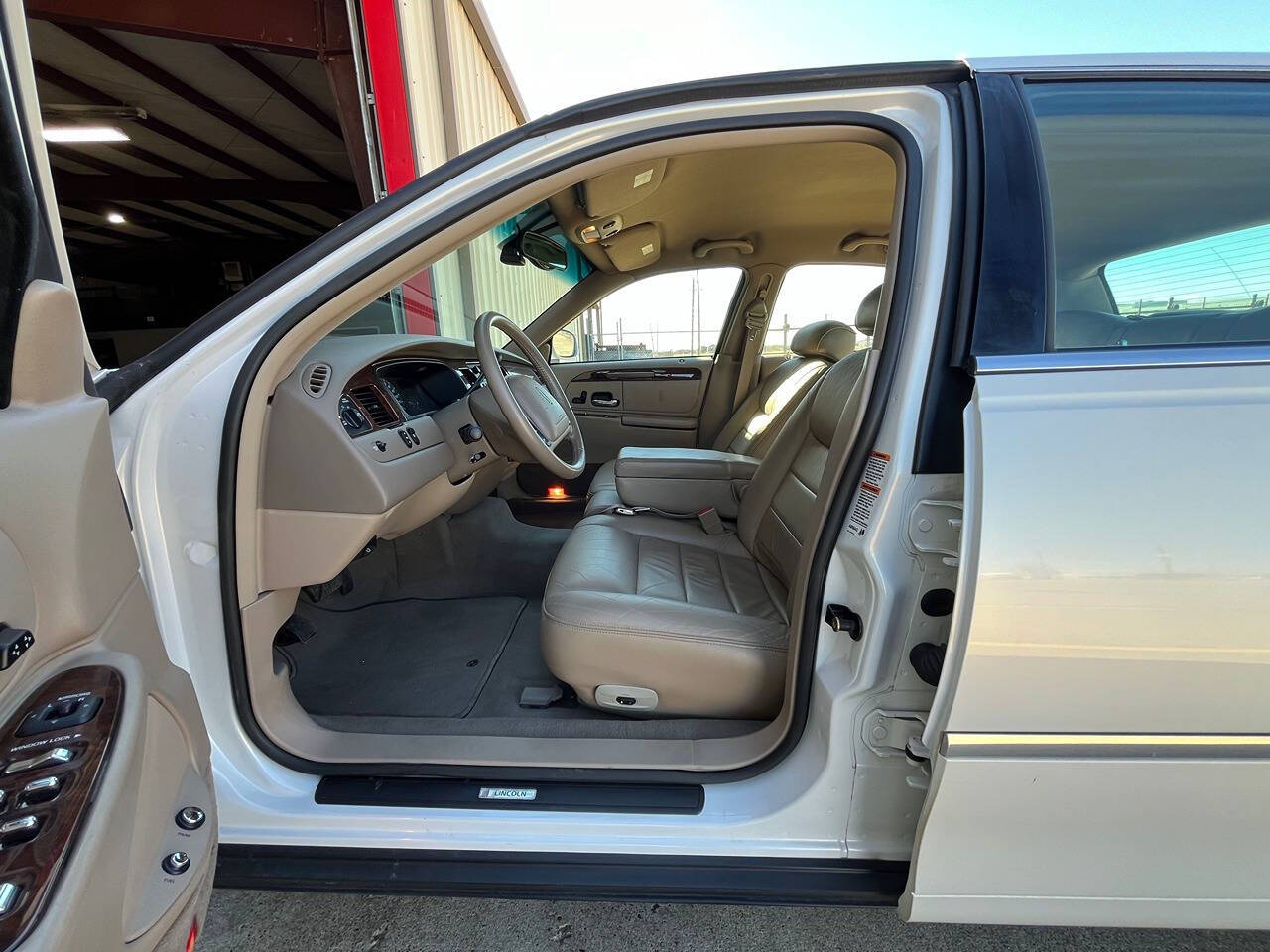 2002 Lincoln Town Car for sale at Carnival Car Company in Victoria, TX