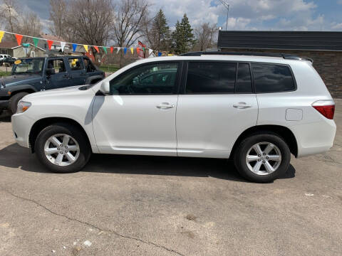 2010 Toyota Highlander for sale at Los Arreglados Auto Sales in Worthington MN