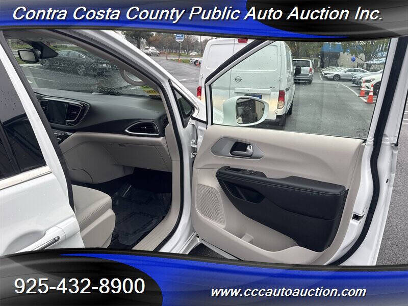 2017 Chrysler Pacifica Hybrid Touring Plus